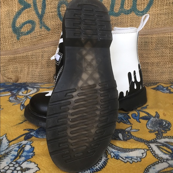 Dr Martens Girls Boots (Girls Size 3) - Picture 5 of 5